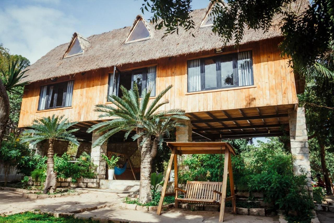 Villa Dao Hoa Vang Cam Ranh - Venuestay Exterior photo